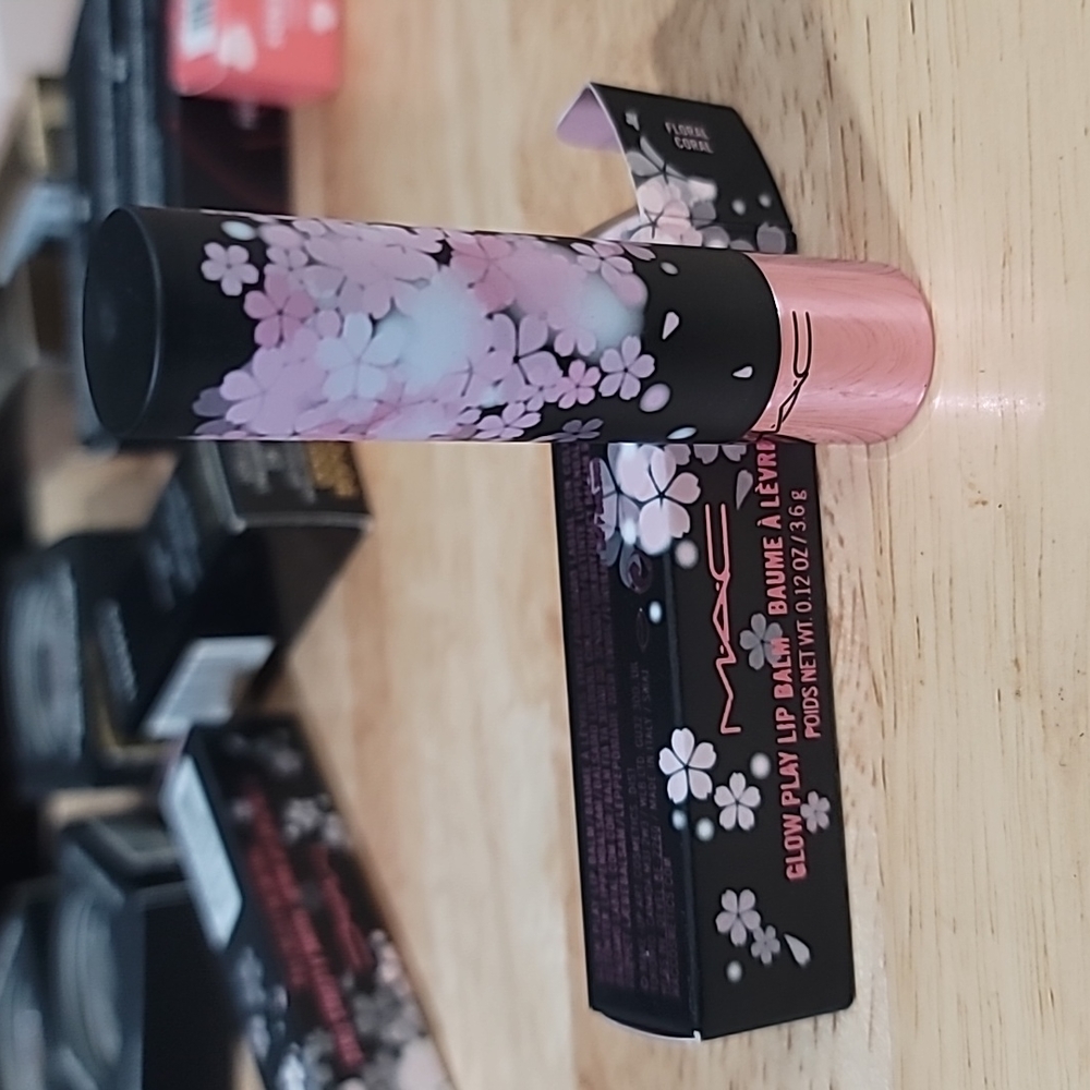 Mac glow play lip balm Floral Coral NIB
